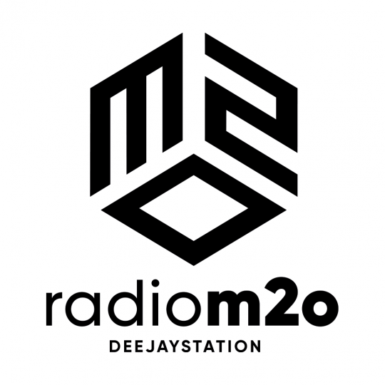 Radio m2o compie un anno