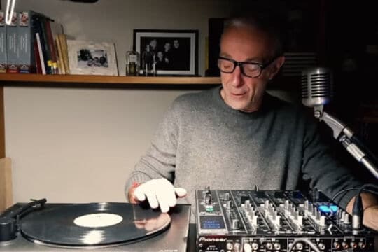 Su Instagram Linus trasmette “Radio Linetti”