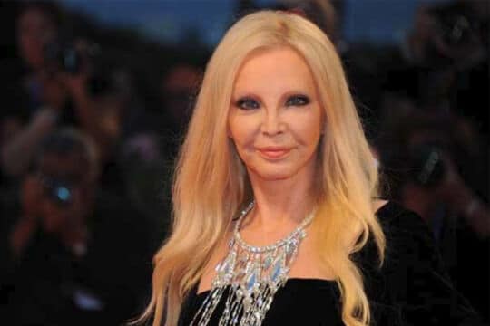 Patty Pravo da Costanzo su R101: Potrei cantare “Se Telefonando”