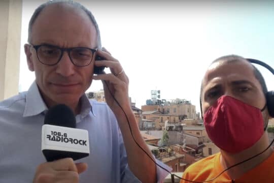 Enrico Letta canta De Gregori a Radio Rock