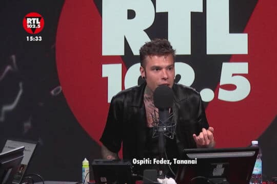 Fedez dà il via alle vendite dei biglietti del Power Hits Estate