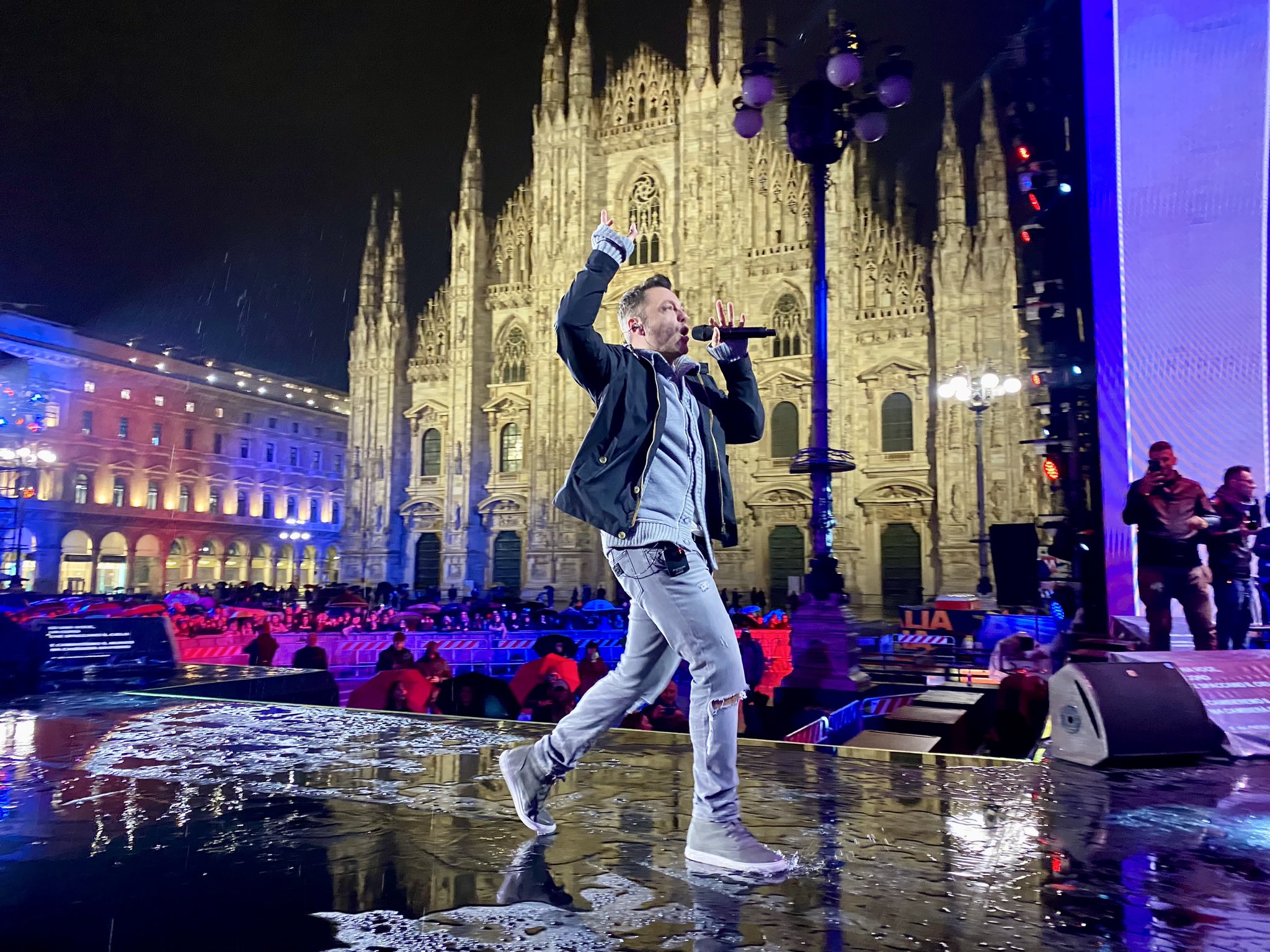 Tiziano Ferro alle prove di Radio Italia Live