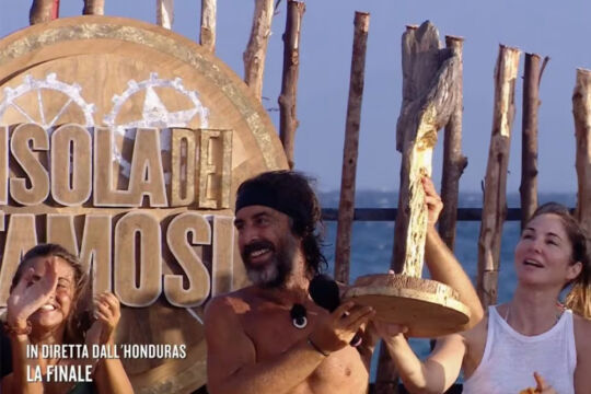 Marco Mazzoli vince l’Isola dei Famosi: la dedica a Noise e allo Zoo