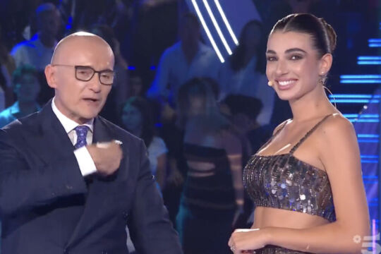 Grande Fratello 2023: niente radiofonici nel cast ma in studio c’è Rebecca Staffelli