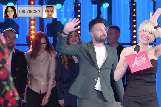 Sarah vince Amici, Holden si aggiudica il premio delle Radio