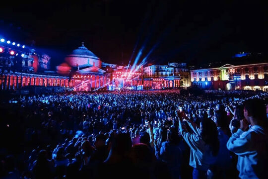 Tutto pronto per Radio Italia Live a Napoli: scaletta, cantanti e info utili per la serata del 27 giugno