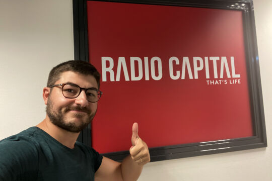 Francesco Martinelli passa a Radio Capital nel weekend con Camilla Fraschini