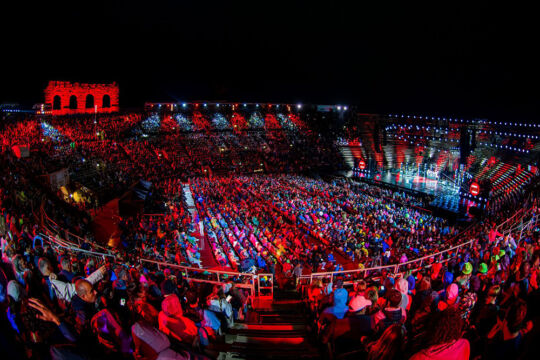 Power Hits Estate: all’Arena di Verona il tormentone grazie alla superclassifica