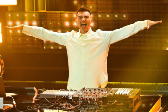 Gabry Ponte vince il San Marino Song Contest 2025 e vola all’Eurovision con “Tutta l’Italia”