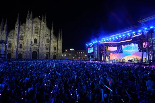 Radio Italia Live 2025: successo in Piazza Duomo per l’evento che apre l’estate musicale