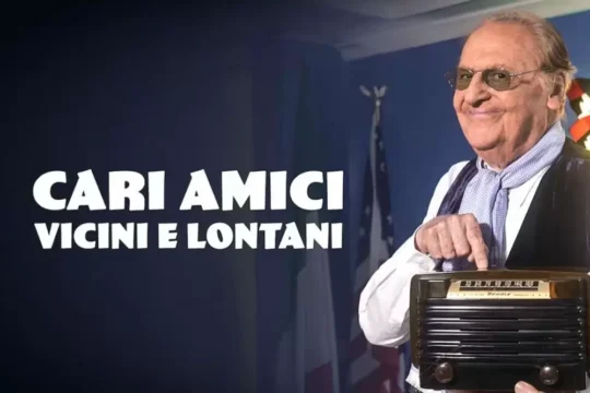 Rai celebra le voci storiche della radio in “Cari amici vicini e lontani” con Renzo Arbore