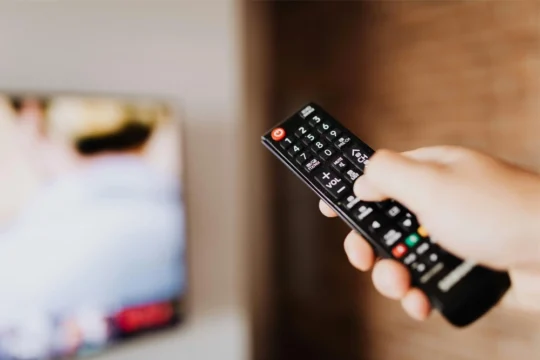 Approvato emendamento salva contributi per radio e TV locali: stanziati 16,5 milioni di euro per il 2025