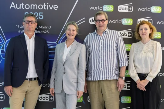 Radio al centro delle auto connesse: nasce l’alleanza europea “Radio Ready for Connected Cars”
