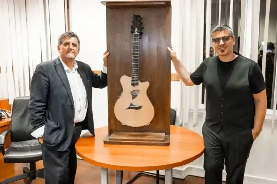La chitarra dell’ultimo concerto di Pino Daniele arriva a Rai Radio2