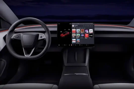 Radiofreccia: “Le auto senza radio mettono a rischio la libertà di scelta degli ascoltatori”