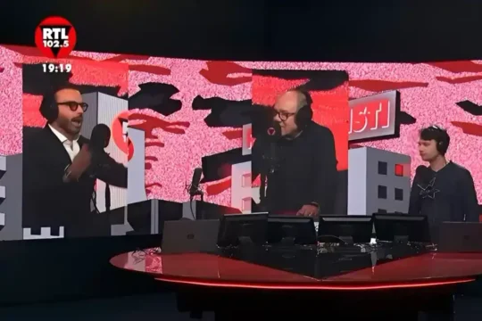 Carlo Verdone annuncia a RTL 102.5: “Nel 2026 sarò dj per un giorno su Radiofreccia”