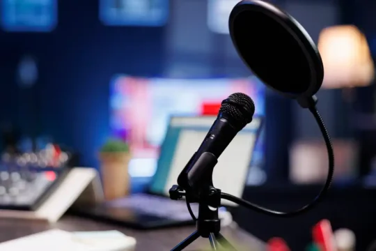 Svizzera, Alessio Petralli critica la dismissione dell’FM: “Così la radio perde ascoltatori e qualità”