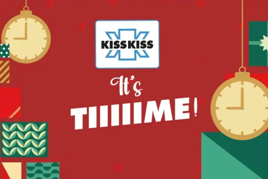 Radio Kiss Kiss lancia “It’s Time”: la campagna natalizia che unisce musica e solidarietà