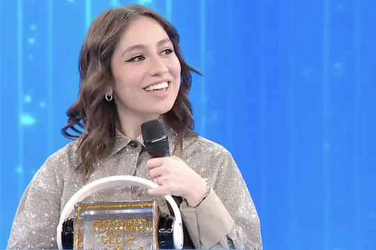 Amici 2026: Lorenzo vince la finale, Angie conquista il Premio delle Radio