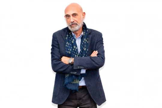 Lutto nel giornalismo radiofonico: è scomparso Gabriele Manzo, storico giornalista di RTL 102.5