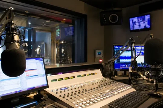 Radio locali e prossimità: perché nel 2026 il territorio torna centrale